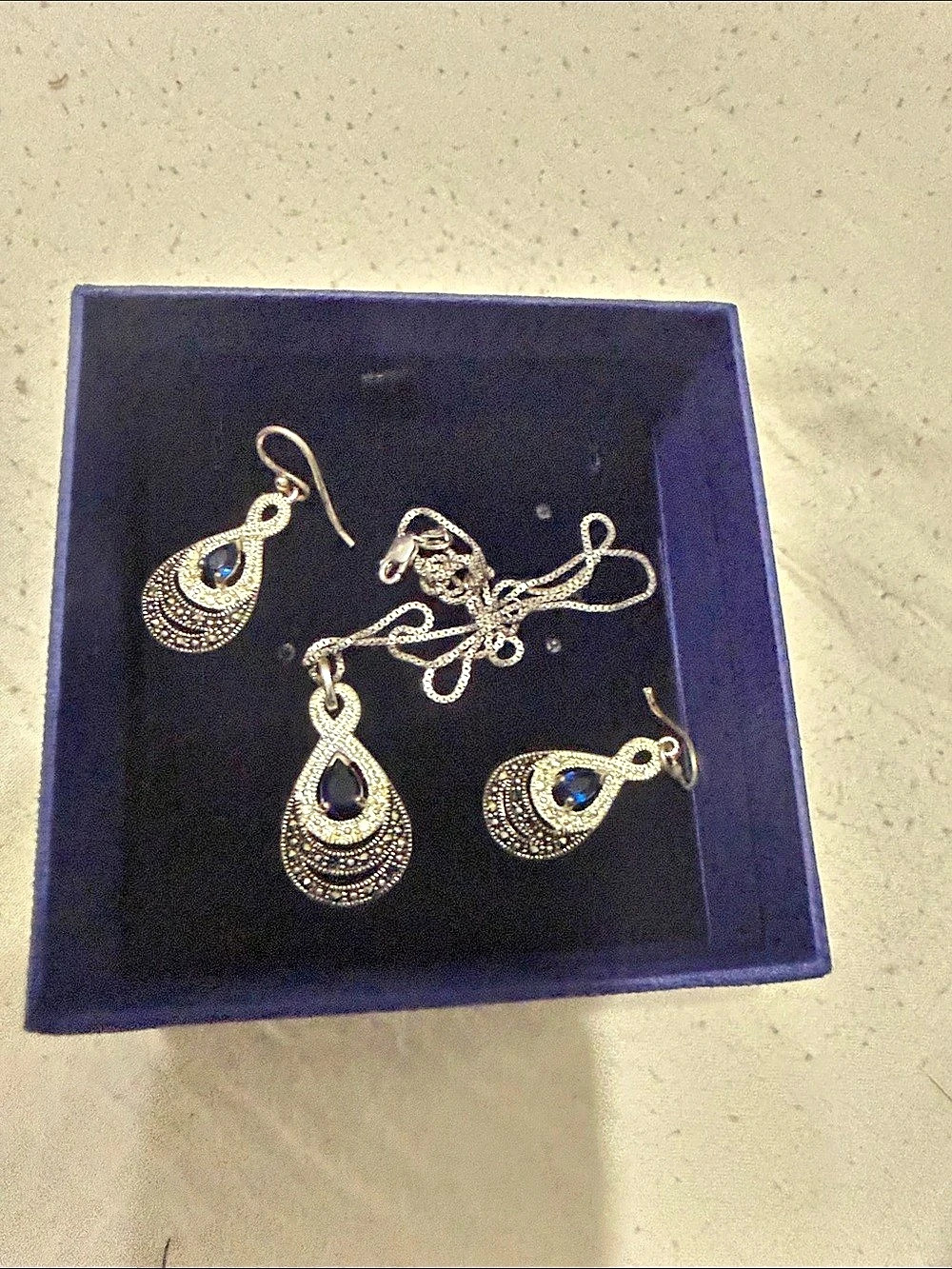 Teardrop Pendant Necklace & Earrings in silver
